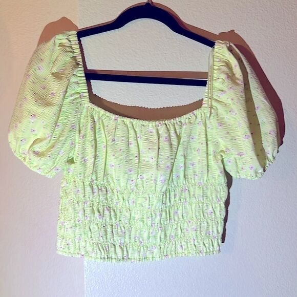 Elodie Tops - Elodie From Nordstrom Smocked Cropped Top Light Green‎ Floral Prints - Size M
